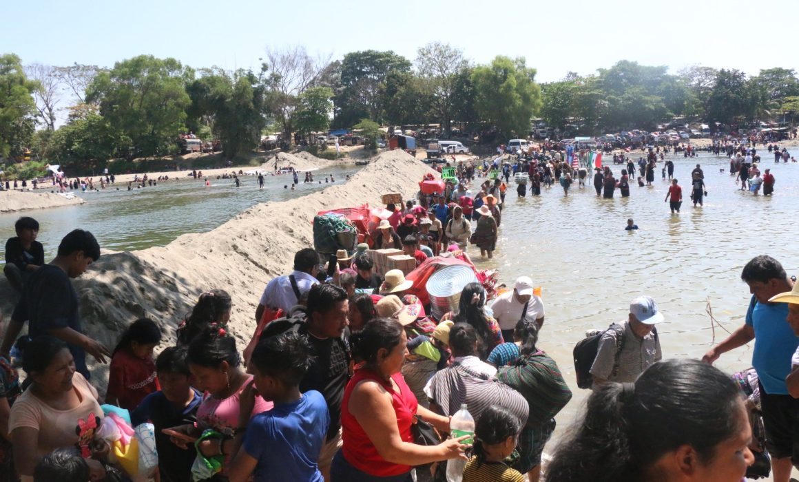 Unos 40 mil fieles indígenas visitan al Señor de las 3 Caídas y cruzan México