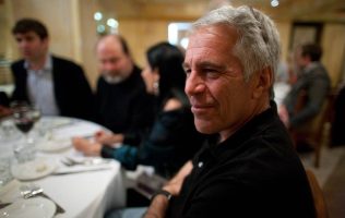Vinculan a princesa de Noruega con Jeffrey Epstein tras filtración en EU