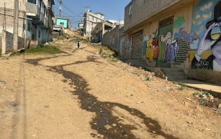 Exigen vecinos de La Paz drenaje y pavimentación en Ampliación Mariel