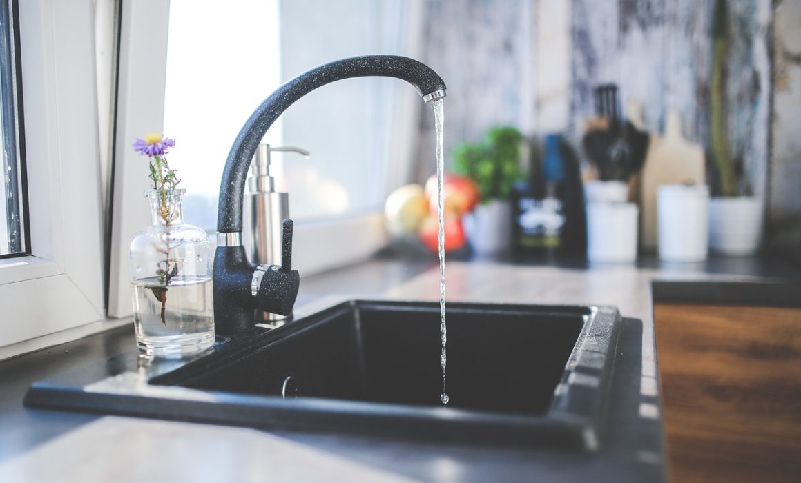 Denuncian desperdicio masivo de agua por fuga en Valle de Chalco
