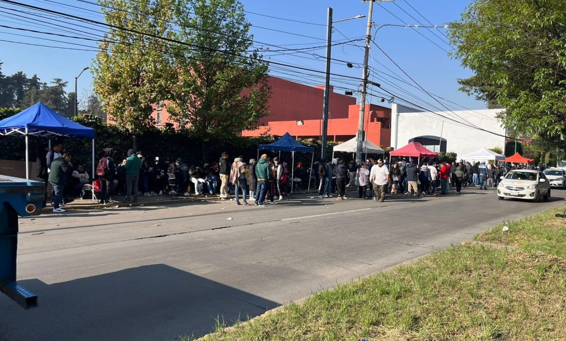 Acampan personas por boletos del Palenque de Metepec; denuncian reventa