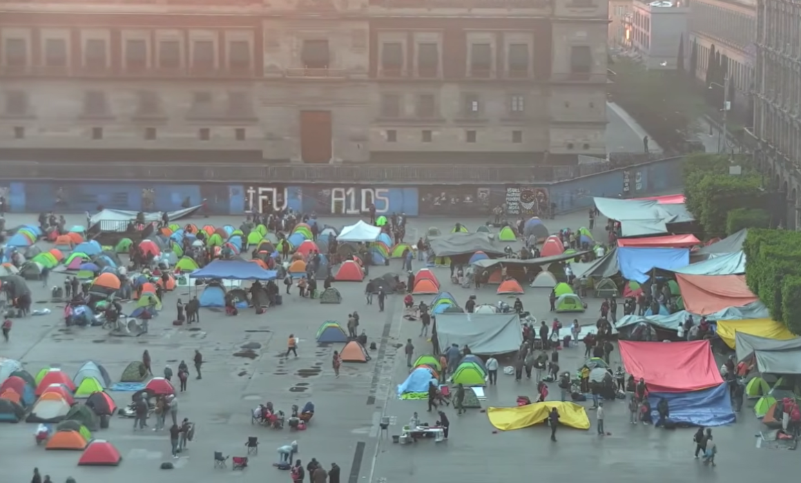 Adelanta CNTE plantón en el Zócalo