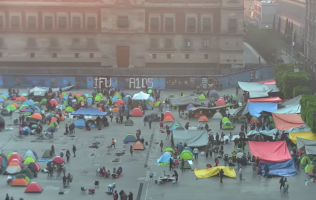 Adelanta CNTE plantón en el Zócalo