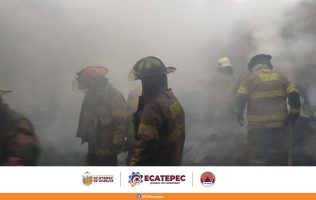 Alcanza el fuego cables de CFE y genera cortocircuitos en Ecatepec