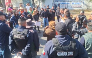 Atiende Rosi Wong petición vecinal por quema en mina de Hueyotenco