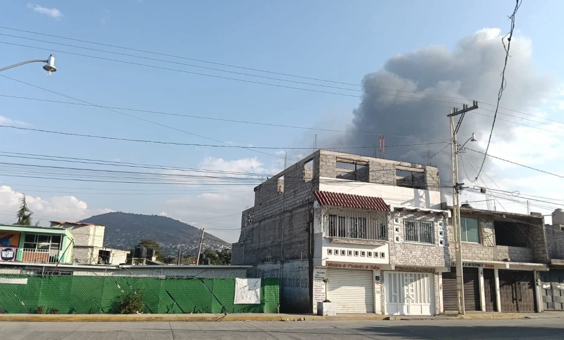 Atienden bomberos de La Paz incendio en Tepetates; llaman a no acercarse