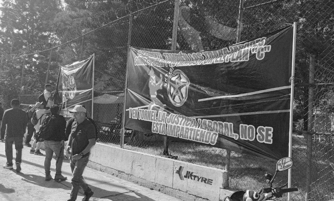 Balean a manifestantes en Tultitlán; grupo de choque irrumpe en huelga
