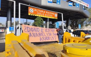 Bloquean autopista Peñón-Texcoco por desaparición de madre e hija