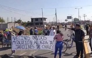 Bloquean carretera Chalco-Tláhuac por falta de agua en Chalco