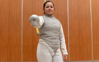 Brilla Sofía Guadarrama, representante de esgrima de la UAEMéx