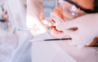 Brinda Edomex más de mil consultas dentales a menores vulnerables