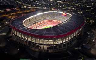 Cae y muere aficionado en el Estadio Banorte