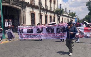 Caos vial en Toluca; familias de víctimas cierran calles principales
