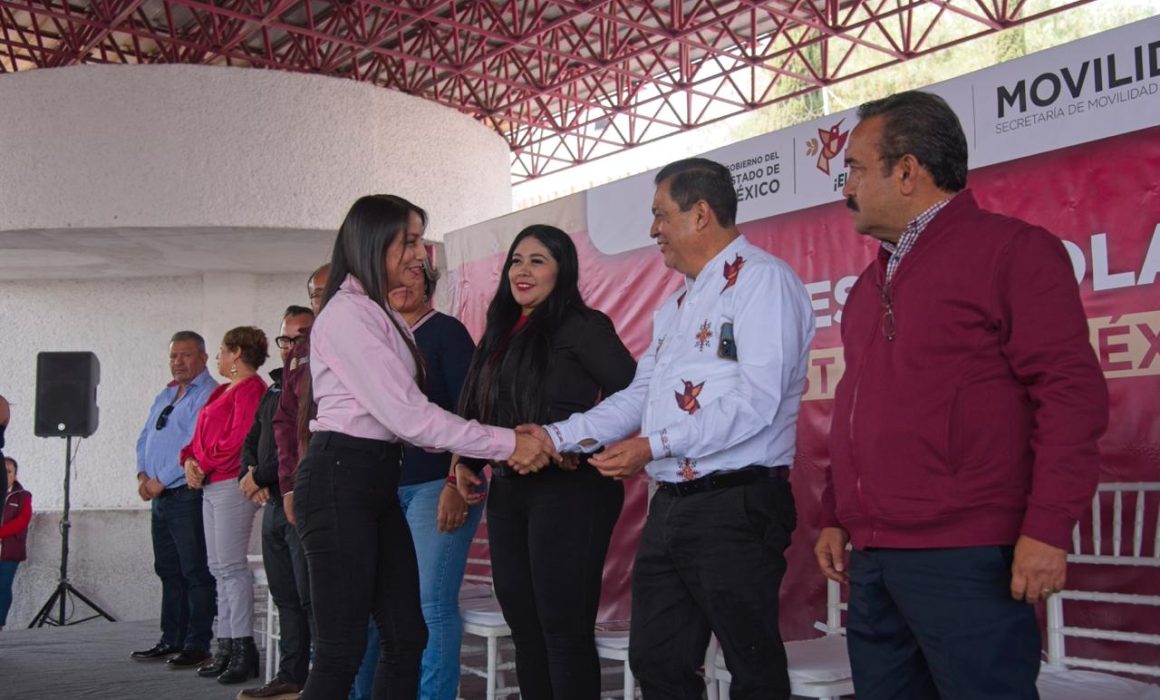 Capacita Semov a 602 mujeres como operadoras de transporte en Edomex