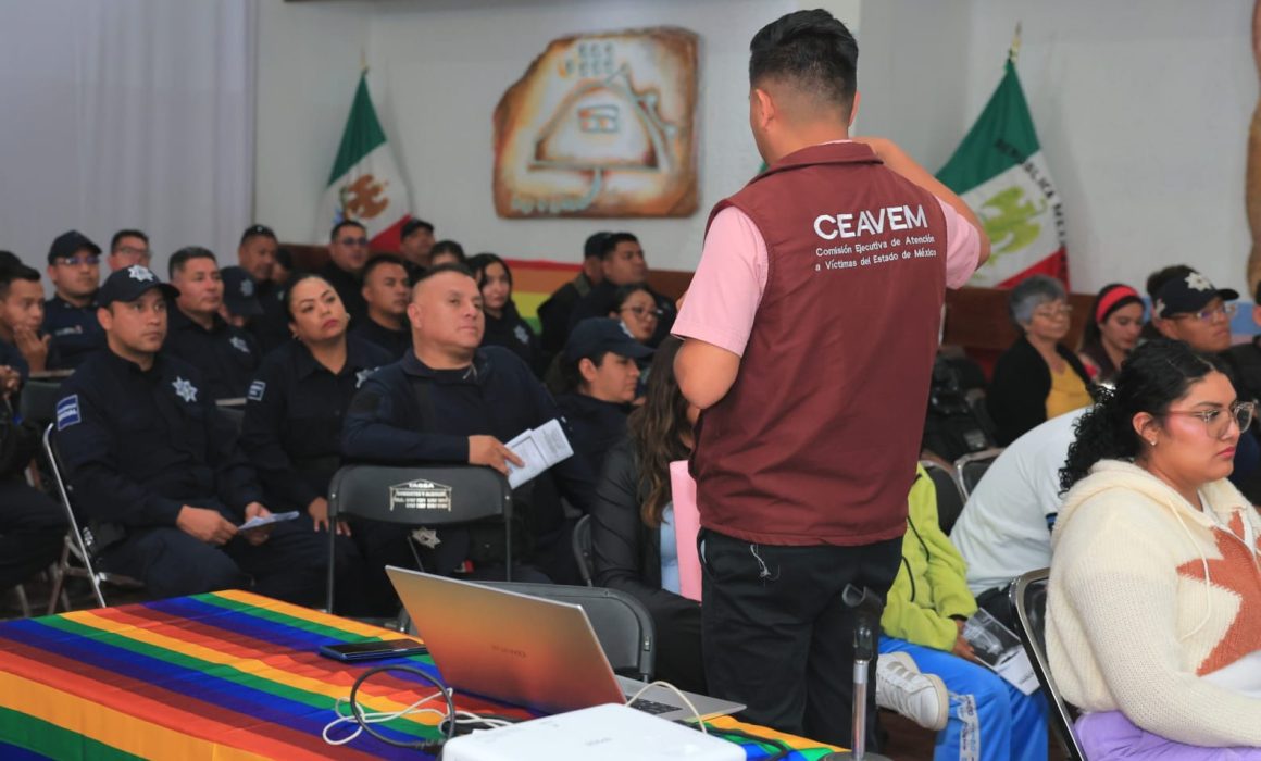 Capacitan a servidores públicos en atención a comunidad LGBTTTIQ+