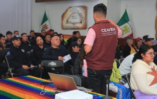 Capacitan a servidores públicos en atención a comunidad LGBTTTIQ+