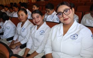 Celebra Universidad de Ixtlahuaca primer año en Enfermería