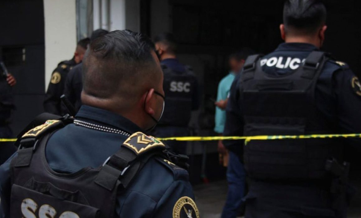 Cesan a policías por alterar escena de doble homicidio en Azcapotzalco
