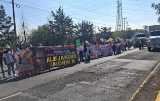 Cierran Atizapán para exigir justicia por joven asesinado en 2018