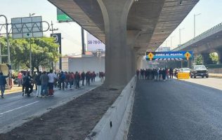 Cierran manifestantes el Periférico en Naucalpan: exigen reabrir anexos