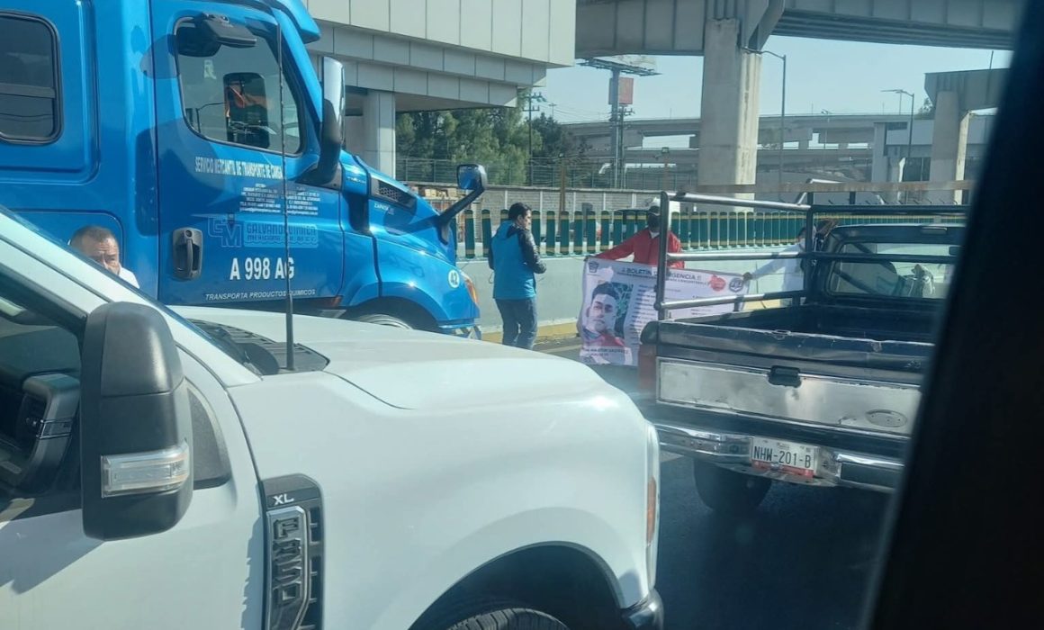 Colapsa la autopista México-Puebla; manifestantes toman caseta de Chalco