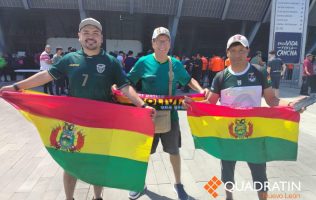 Con gritos de ¡Arriba Bolivia! la afición pinta de verde el Gigante de Acero