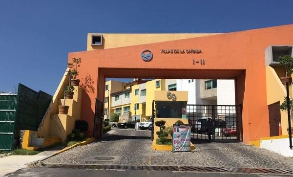 Confiaron en inmobiliaria y hoy los desalojaron, en Naucalpan