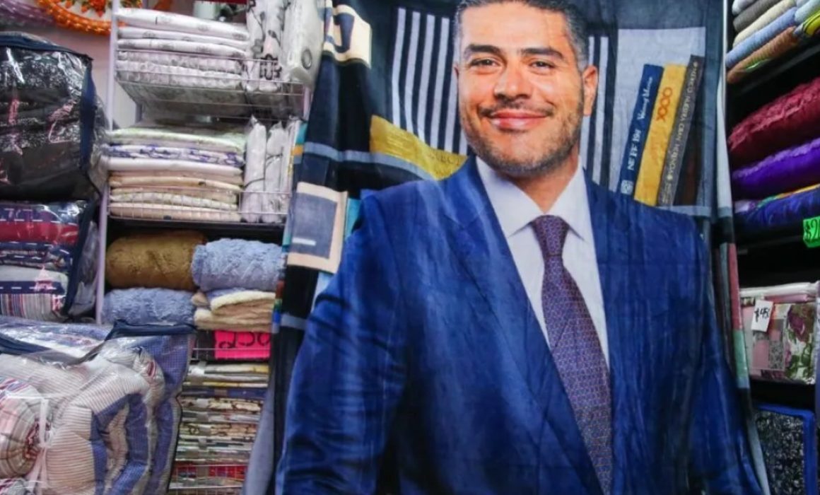 De protector a cobertor: cobijas de Harfuch se venden en Chiautempan
