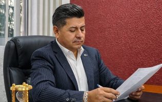 Dejan manta y cabeza de cerdo para intimidar a síndico de Nicolás Romero