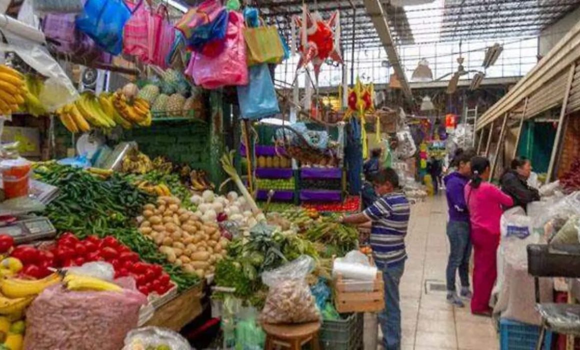 Denuncian locatarios cobro de piso en mercados de Nezahualcóyotl