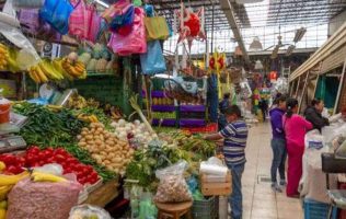 Denuncian locatarios cobro de piso en mercados de Nezahualcóyotl