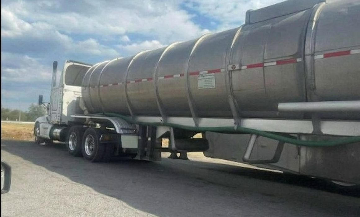 Denuncian saqueo de agua en Teotihuacán; tráileres cargan día y noche