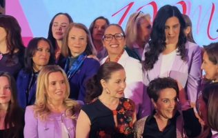 Desde las '100 mujeres líderes', Azucena Cisneros manda potente mensaje