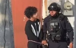 Detienen a adolescente por muerte de 2 maestras en México