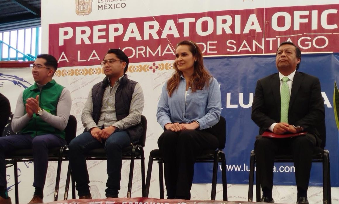 Encabeza Erika Olea diálogo con alumnos de la Normal de Tianguistenco