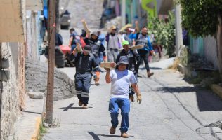 Entrega Ecatepec apoyos a familias afectadas por granizada en la Sierra