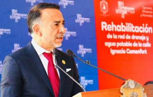 Entrega Fernando Flores renovación de la calle Ignacio Comonfort