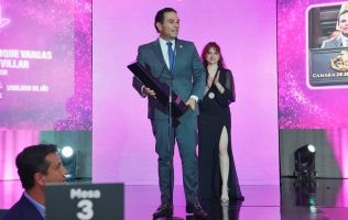 Entregan a senador del PAN premio Legislador del Año
