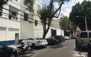 Entregan cuerpos de muertos tras derrumbe de edificio en demolición