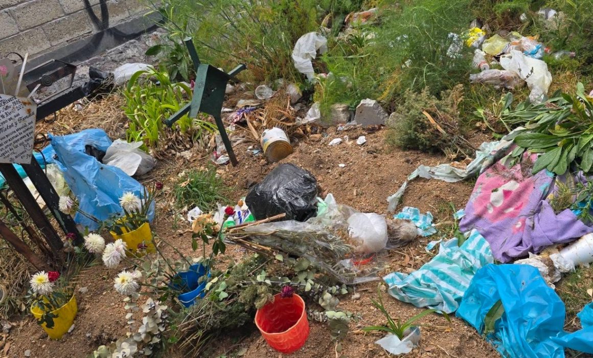 Exhiben abandono y basura en el Panteón San Rafael de Nicolás Romero