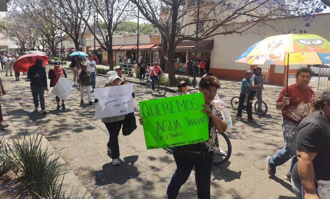 Exigen agua vecinos de Chalco tras un año sin servicio