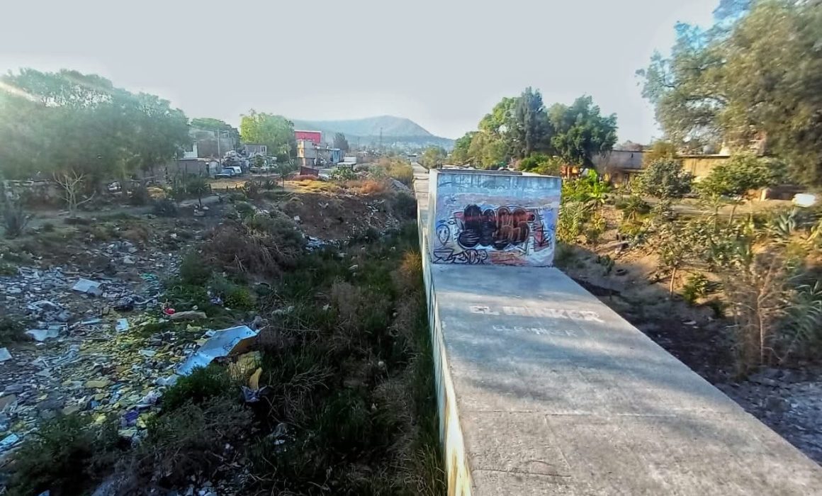 Exigen vecinos aclarar abandono del canal de la Compañía en Ixtapaluca