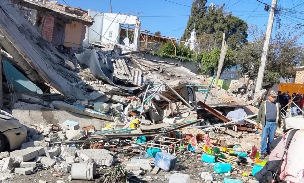 Explota y se derrumba casa en Coacalco por acumulación de gas
