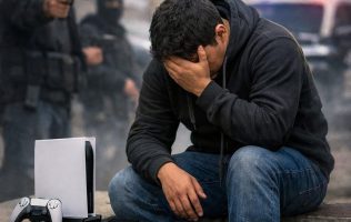 Extorsionan en Ixtapaluca a joven que intentó vender consola por FB