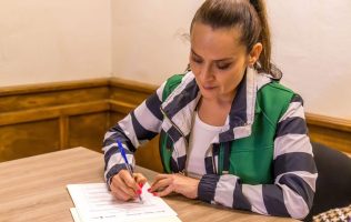 Firman convenio Tianguistenco y el INEA para abatir rezago educativo
