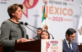Honra Delfina Gómez a José Cardozo por su legado en el Edomex