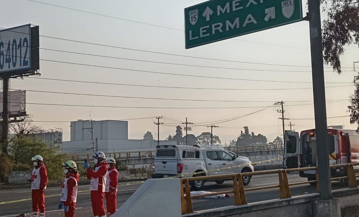 Huye conductor que arrolló a mujer en la México-Toluca en Lerma