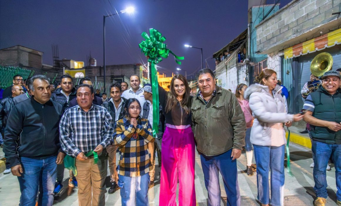Inaugura ayuntamiento de Tianguistenco calle en Santiago Tilapa