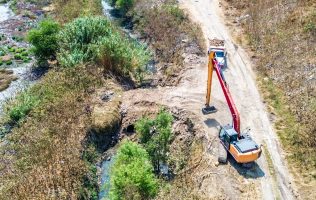 Inicia CAEM desazolve en presa de Cuautitlán Izcalli
