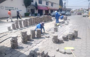 Intensifican trabajos de bacheo y balizamiento en zonas de Metepec